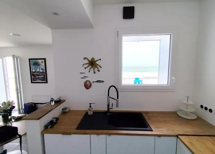 Le Bain Des Dames فيلة