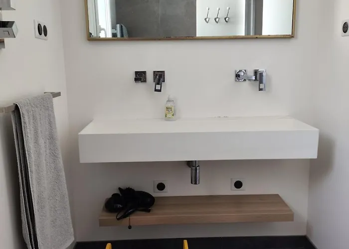 Le Bain Des Dames * بارنفيل-كارتريت